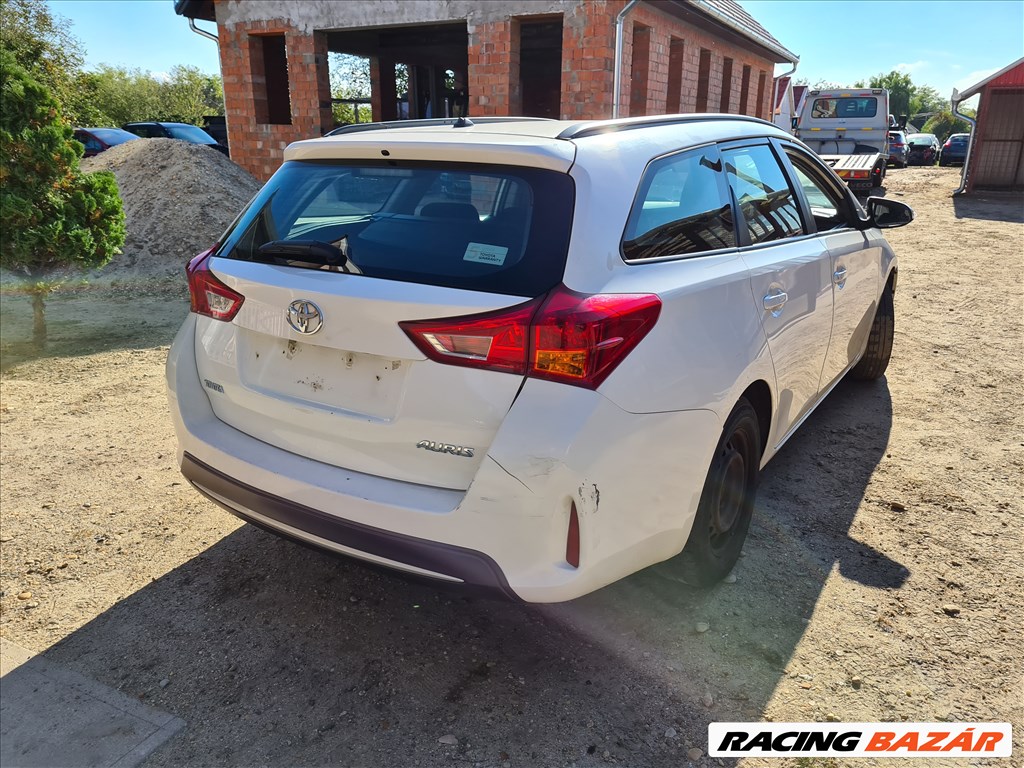 TOYOTA AURIS II. Kombi 1.4 D4D  bontott alkatrészek,  bontás, bontott jármű 4. kép