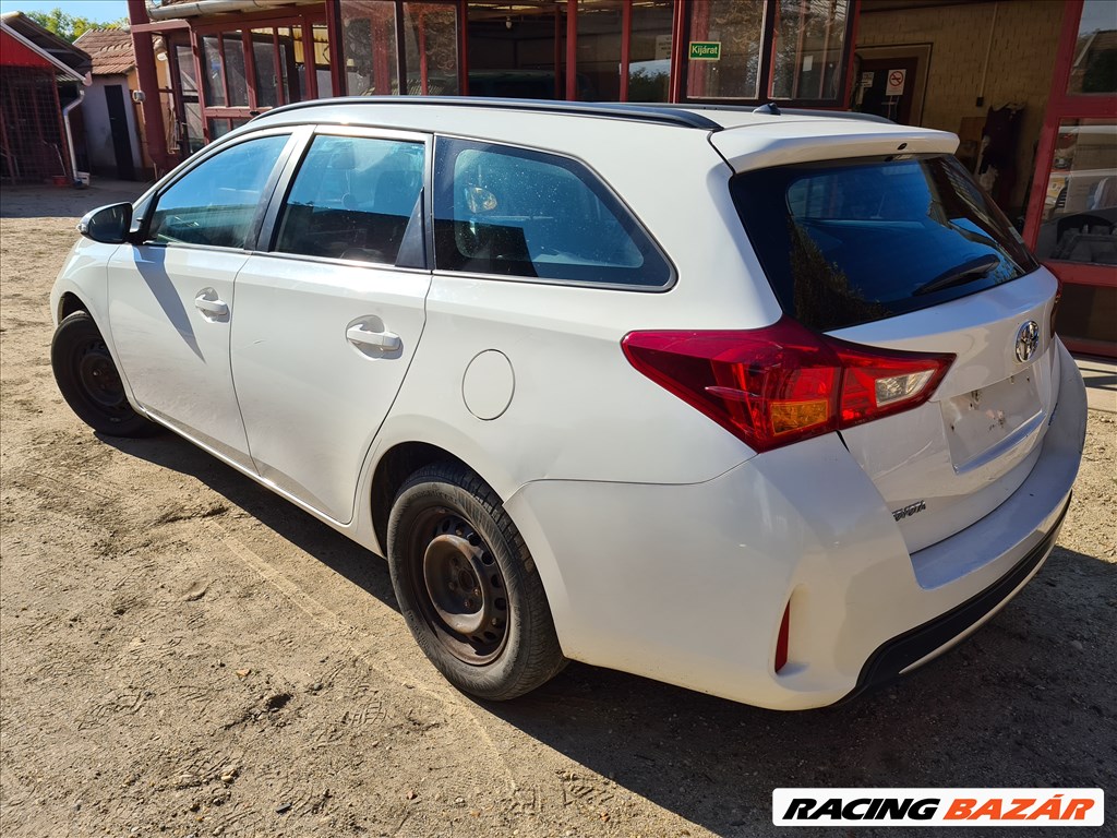 TOYOTA AURIS II. Kombi 1.4 D4D  bontott alkatrészek,  bontás, bontott jármű 6. kép