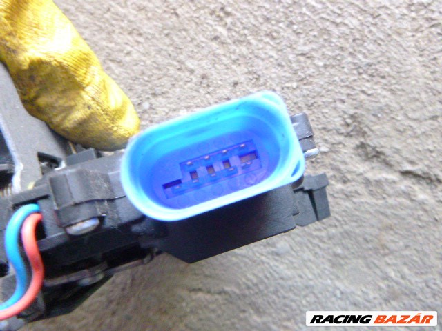 Volkswagen GOLF 5 JOBB HÁTSÓ ajtózár szerkezet  3. kép