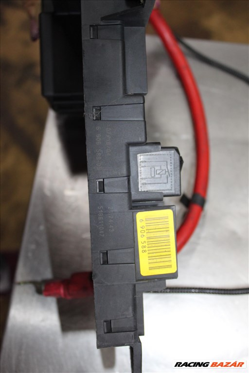 BMW E60 525D  hátsó biztosítéktábla  6906588 3. kép