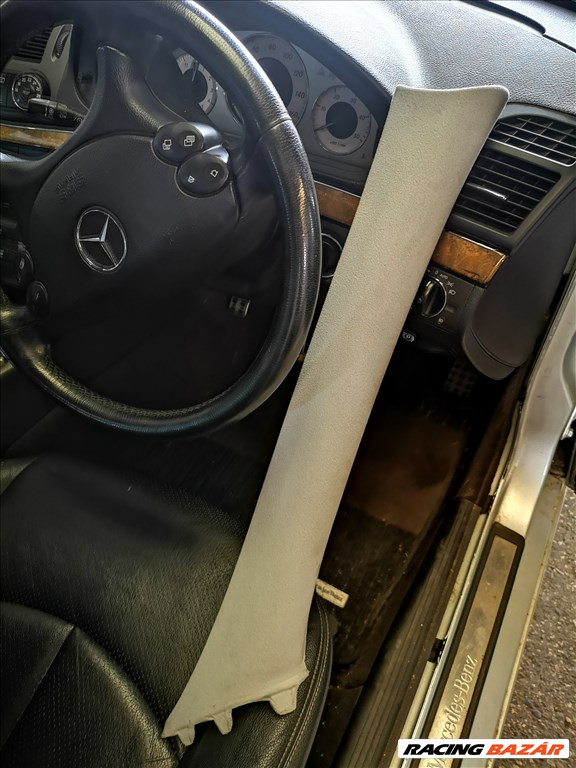 Mercedes E-osztály W211 A oszlop kárpit jobb oldali A2116900425 1. kép