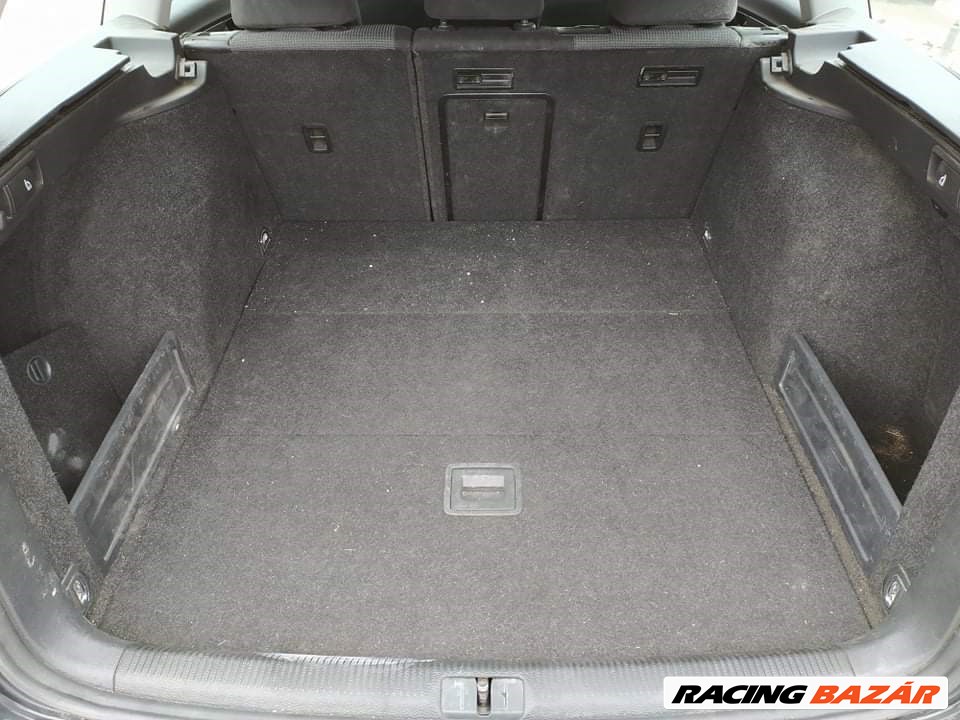 VW Passat Csomagtér kárpit, alsó szőnyeg, oldal kárpit, roló, műanyagok Passat B7 padlókárpit 1. kép