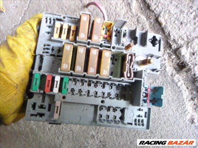 PEUGEOT 607 2001, 3.0,V6 BENZIN  XFX BIZTOSÍTÉKTÁBLA