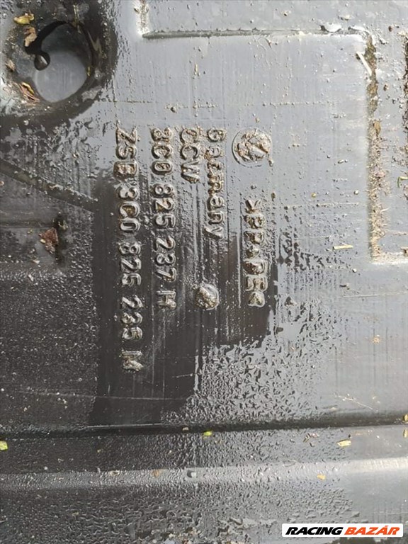 VW Passat Motorburkolat alsó tálca 3C0825237H Passat B6/ B7 alsó szigetelő lemez 3C0825235M 2. kép