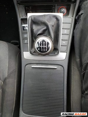 VW Passat B7 váltógomb, váltószoknya, kézifékgomb, kezelőszerv, parkolás asszisztens, hamutál 