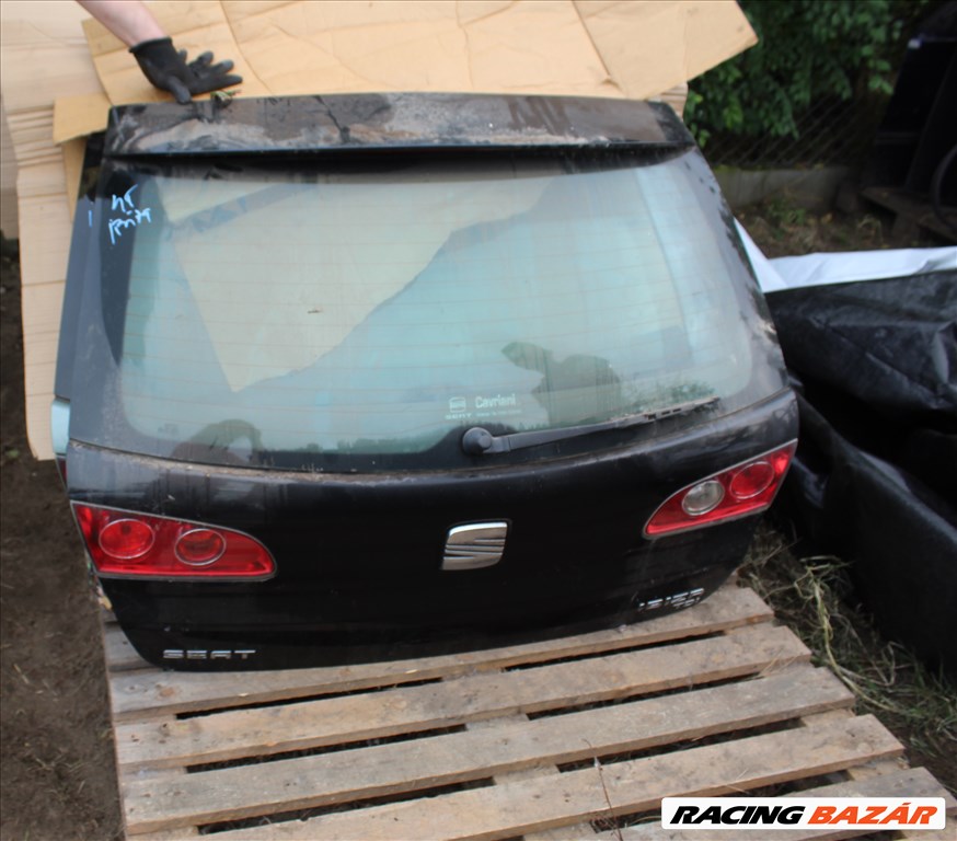 Seat Ibiza (6L) csomagtér ajtó szélvédővel üresen (45.) 1. kép