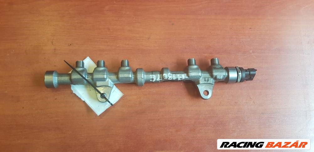 Opel Astra J, Corsa D, Meriva B közös nyomócső (motorkód: A13DTE, A13DTC, A13DTR) 55573331 1. kép