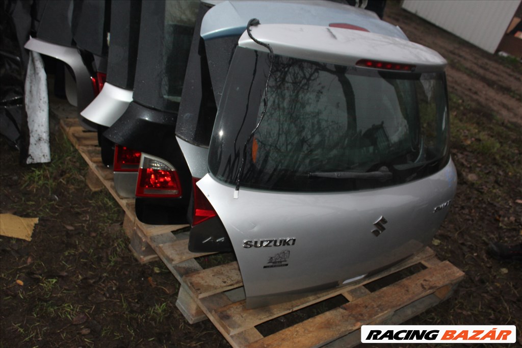 Suzuki Swift (5th gen) csomagtér ajtó üresen szélvédővel (124.) 2. kép