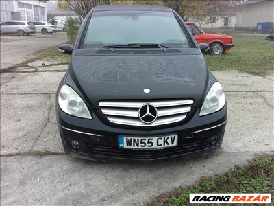 Mercedes B 200 bontott alkatrészei