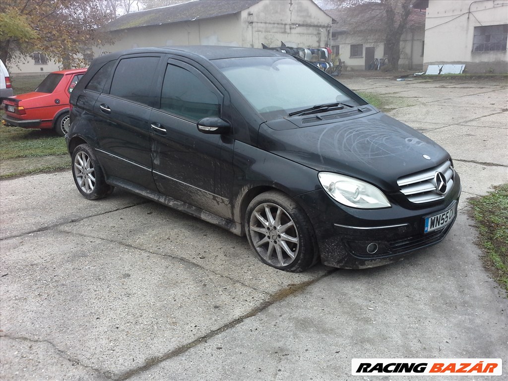 Mercedes B 200 bontott alkatrészei 2. kép