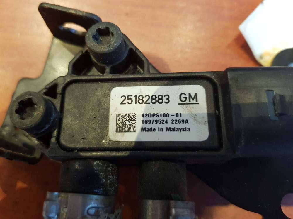 Opel Antara kipufogó nyomáskülönbség érzékelő 25182883 1. kép