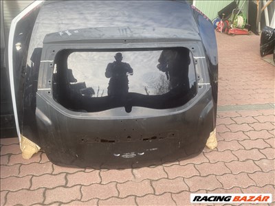 Dacia Duster csomagtér ajtó 