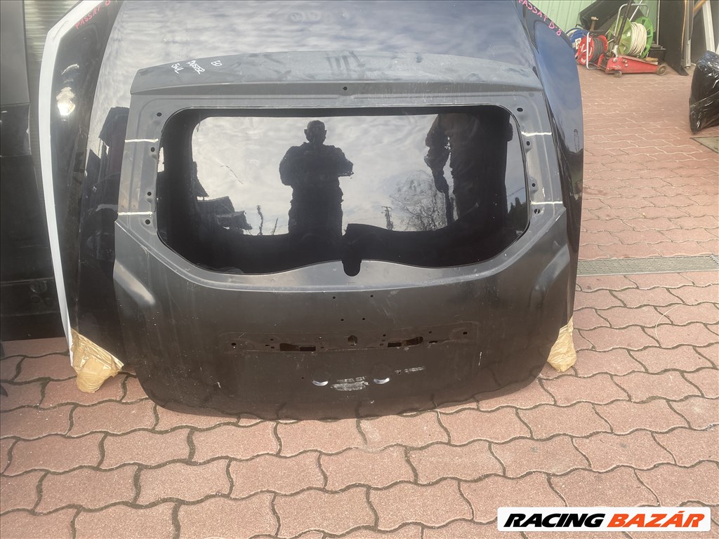 Dacia Duster csomagtér ajtó  2. kép