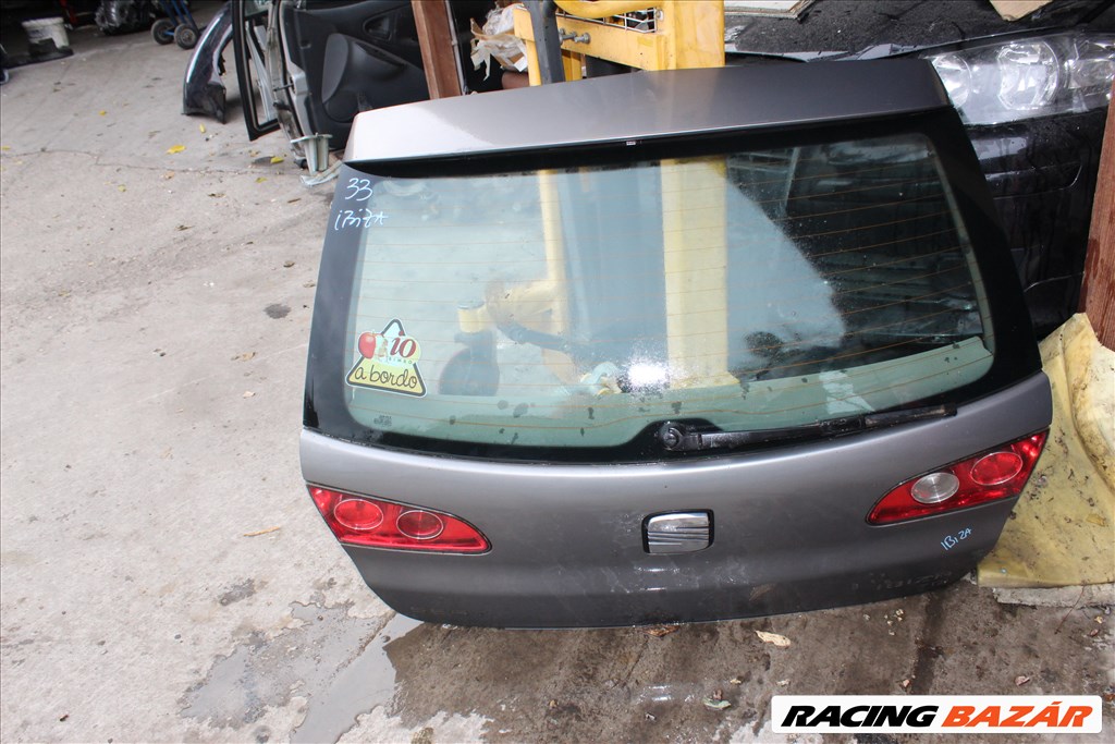 Seat Ibiza (6L) csomagtér ajtó szélvédővel üresen (33.) 1. kép