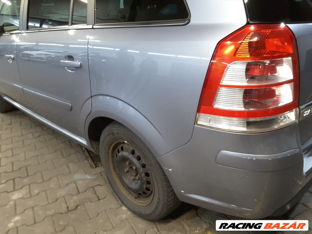 Opel Zafira B bontott alkatrészei 2. kép
