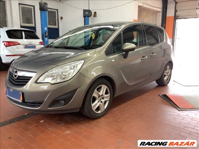 Opel Meriva B bontott alkatrészei