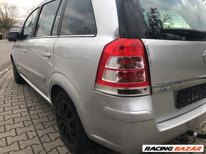 Opel Zafira B bontott alkatrészei 2. kép