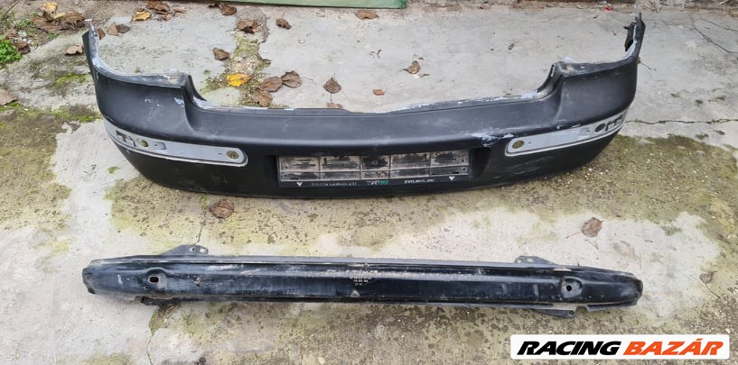 VW GOLF IV 1.6 ferdehátú fekete hátsó lökhárító 1. kép