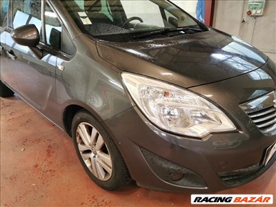 Opel Meriva B bontott alkatrészei