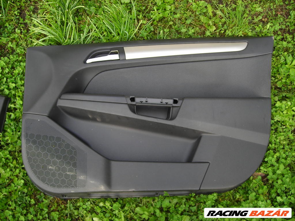 Opel Astra H ajtókárpit - Kesztyűtartó 8. kép