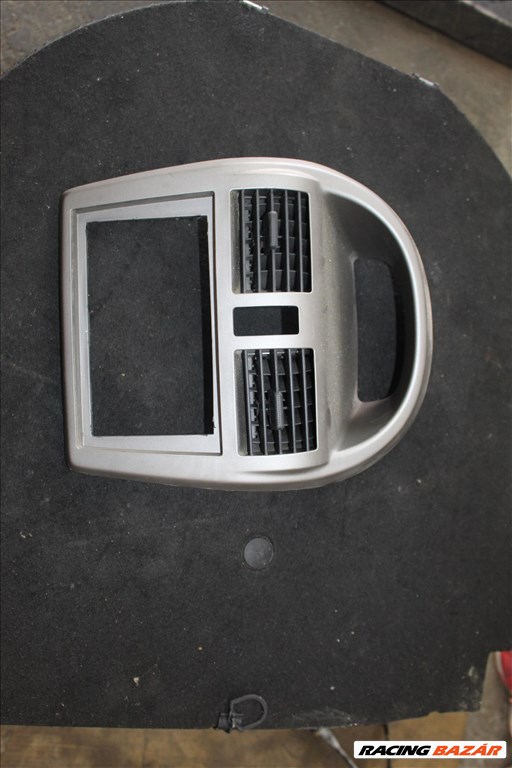 Suzuki Ignis 2006  középkonzol keret szellőzővel  1. kép