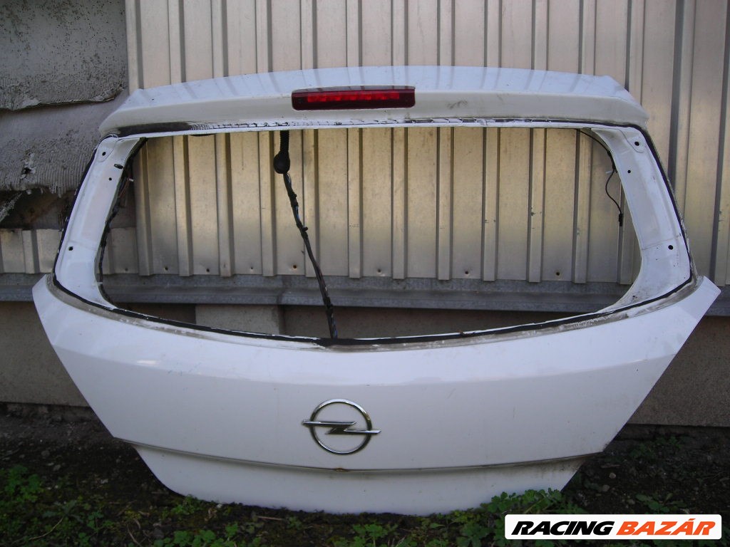 Opel Astra H Megmaradt Bontott Alkatrészei  7. kép