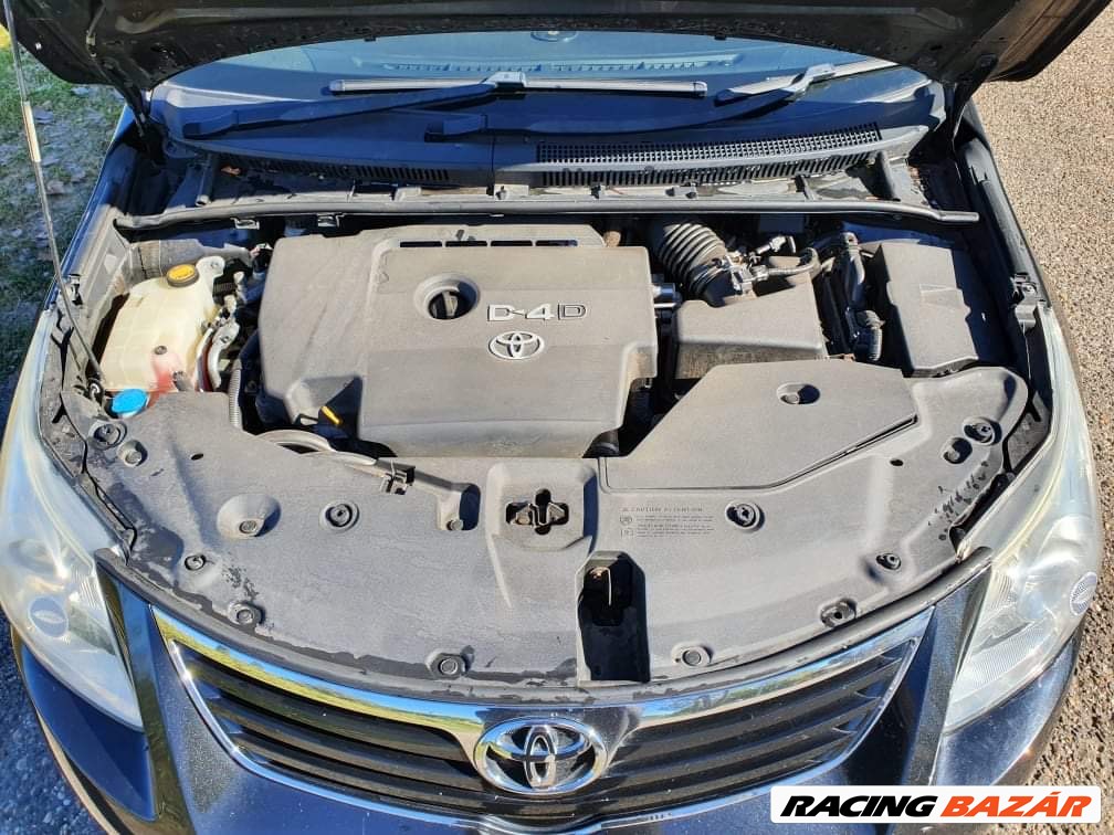 Toyota felső motor burkolat  2. kép