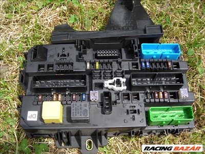 Opel Astra H  Kormányoszlop Vezérlő , Biztosítéktábla utastér csomagtér , Kilométeróra