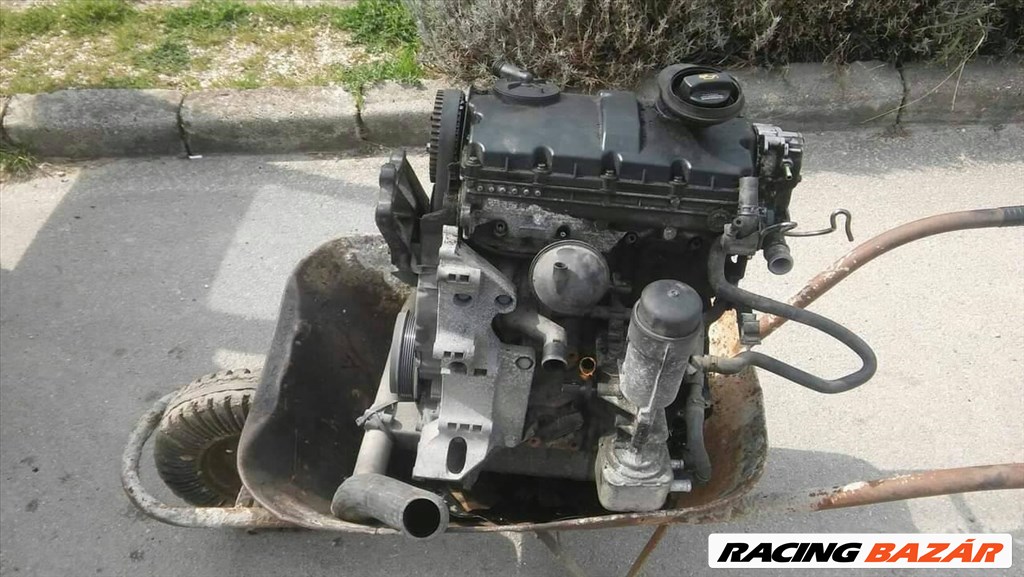 Volkswagen 1.9 PDTDI AUY motorkódú motor alkatrészei eladóak  2. kép