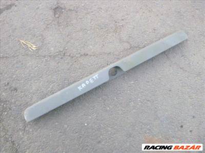 Opel Kadett E CSOMAGTÉRAJTÓ DÍSZLÉC  GM90240461
