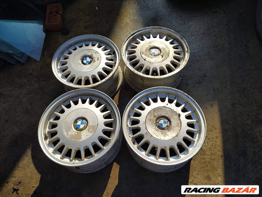 BMW Felni BMW E20 E24 E32 Gyári alufelni 1179767 7J x R15 kupakokkal 1. kép