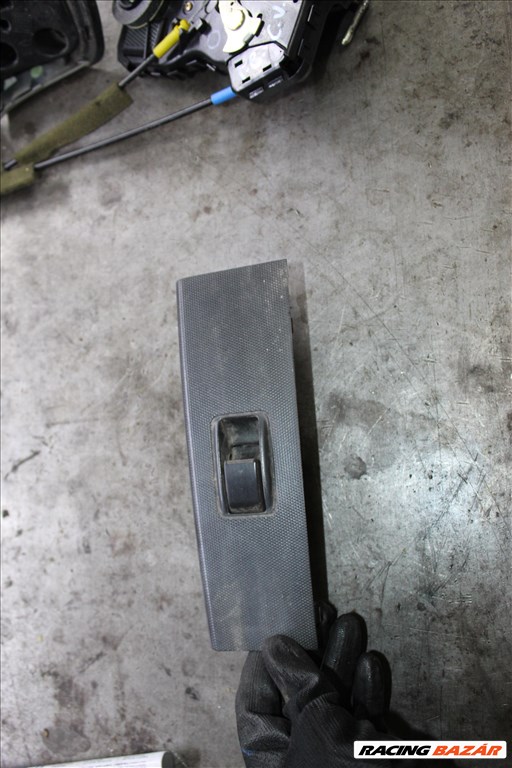 Toyota Corolla Verso (2nd gen) jobb első ablakemelő kapcsoló  742310F030 1. kép