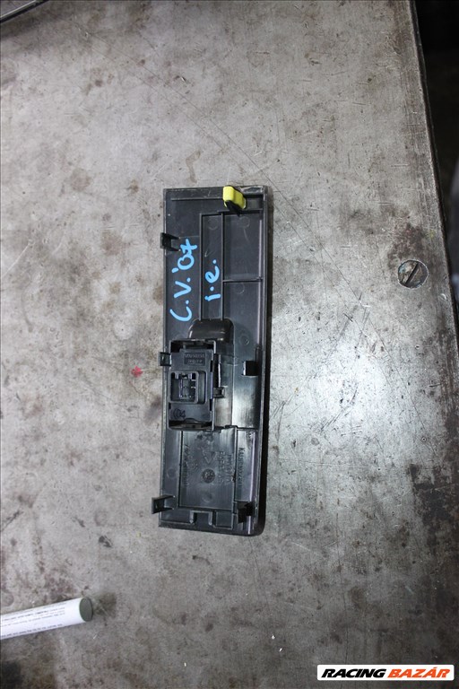 Toyota Corolla Verso (2nd gen) jobb első ablakemelő kapcsoló  742310F030 2. kép