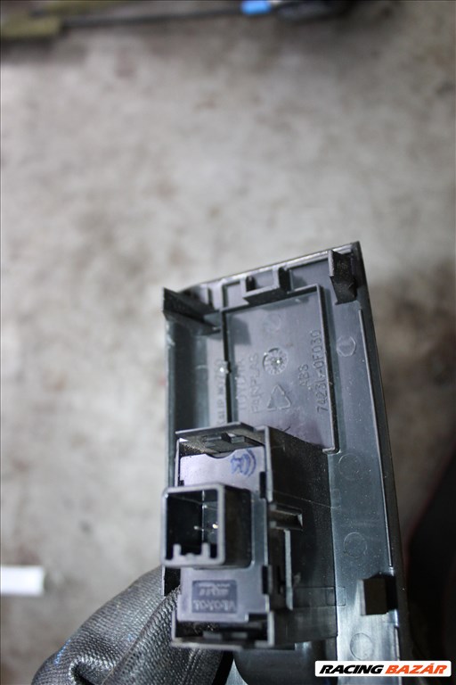 Toyota Corolla Verso (2nd gen) jobb első ablakemelő kapcsoló  742310F030 3. kép