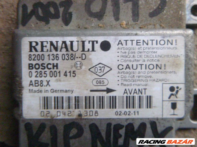 Renault Clio II LÉGZSÁKINDITÓ CSATLAKOZÓVAL 8200 136 038/ D 0285001415 2. kép