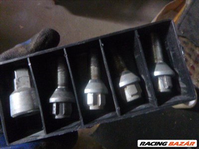 Renault Clio 99 lopásgátló csavar 4db, kulccsal