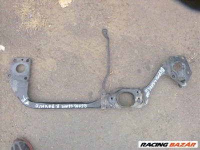 Volkswagen Passat B5 1,6,BENZIN ELSŐ ZÁRHÍDBA MEREVÍTŐ VAS