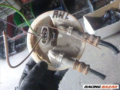 Volkswagen Passat B5 SEDAN  üzemanyagszivattyú fedél CSATLAKOZÓVAL