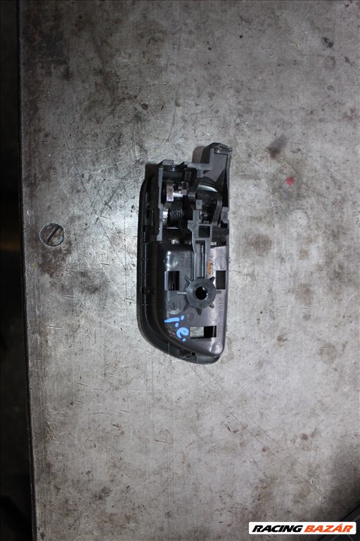 Toyota Corolla Verso (2nd gen) jobb első belső kilincs 692050F010 2. kép