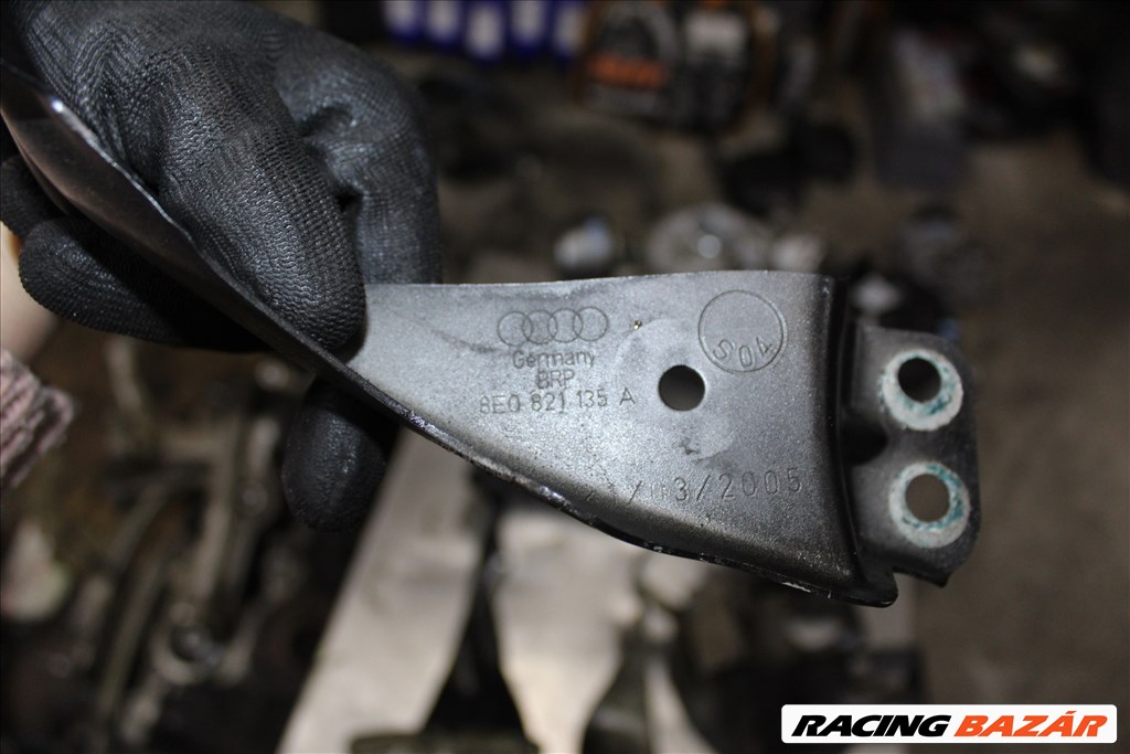 Audi A4 B7  sárvédő tartó  8E0821135A 2. kép