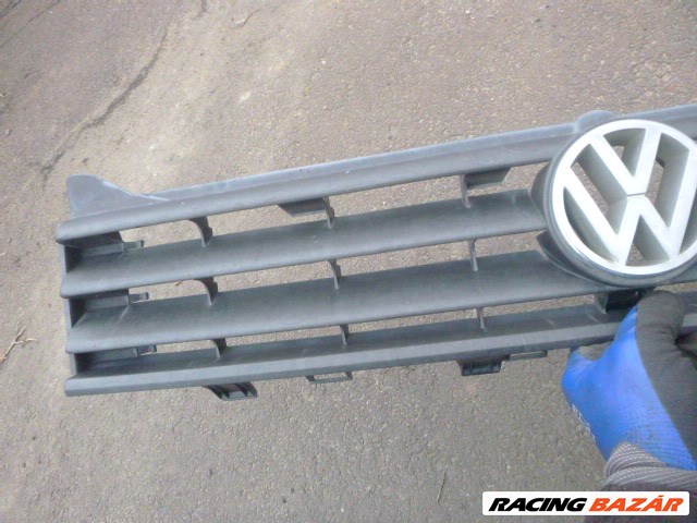 Volkswagen Passat B2 hűtőrács GYÁRI 321853653N 2. kép