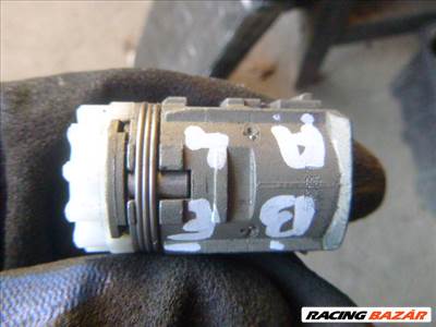 Audi A4    B6    AJTÓ ZÁRBETÉT KULCS NÉLKÜL 8E1837063