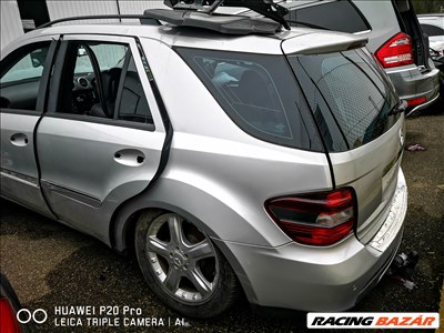 Mercedes ML-osztály W164 bal hátsó vágott negyed 