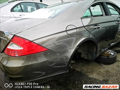 Mercedes CLS-osztály W219 jobb hátsó vágott negyed 