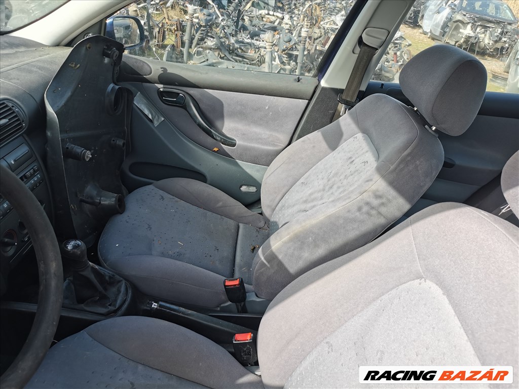 Seat Toledo (2nd gen) 1.9 TDI karosszéria elemek LB5N színben eladók 10. kép
