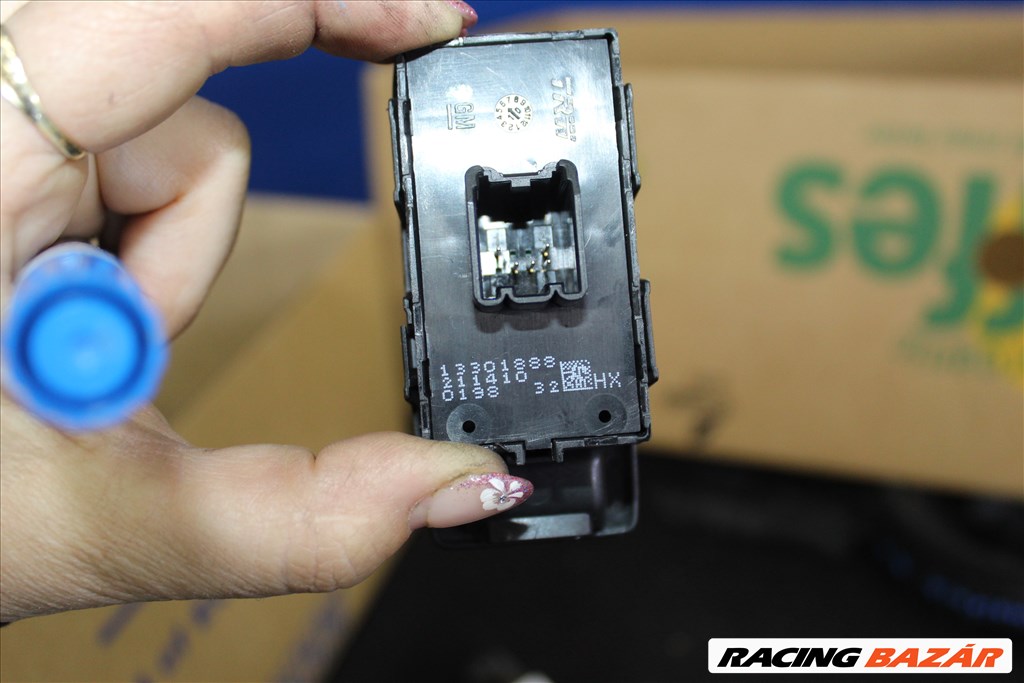 Opel Insignia A bal hátsó ablakemelő kapcsoló  13301888 2. kép