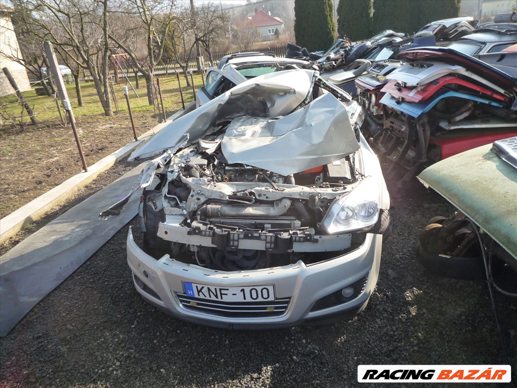 Opel Astra H bontott alkatrészei 1. kép