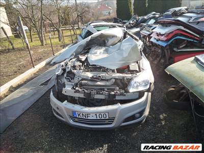 Opel Astra H bontott alkatrészei