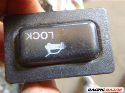 Mazda ajtózár kapcsoló 