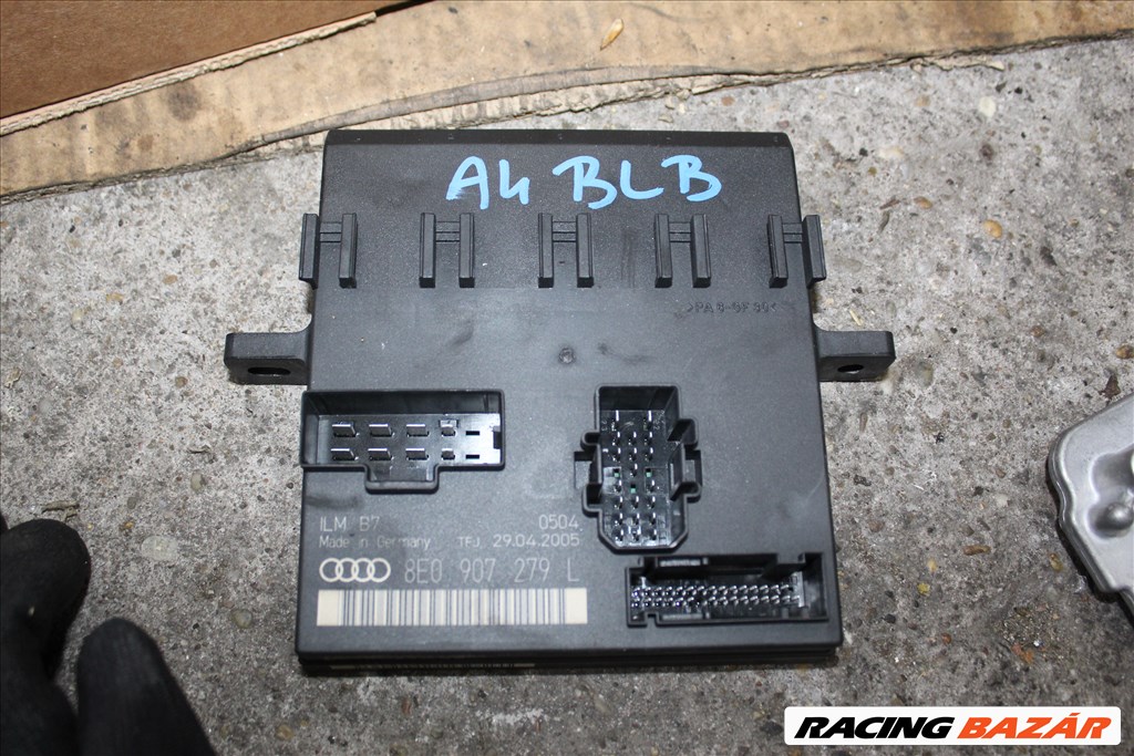 Audi A4 B7 2.0D komfort modul 8E0907279L 2. kép